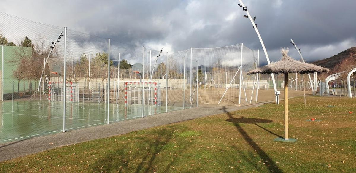 Chalet Adosado Entero, Bbq Y Piscina Comunitaria Sabiñánigo Eksteriør billede