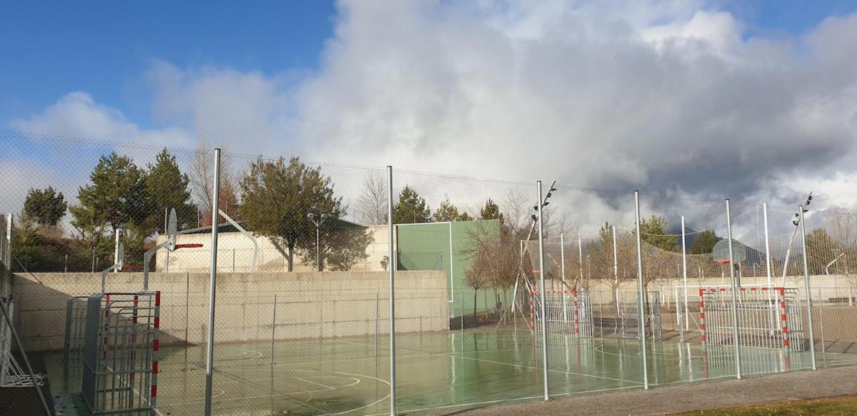Chalet Adosado Entero, Bbq Y Piscina Comunitaria Sabiñánigo Eksteriør billede