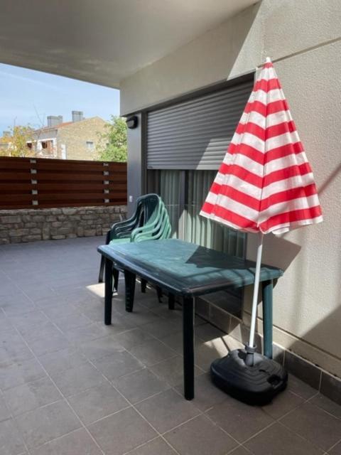 Chalet Adosado Entero, Bbq Y Piscina Comunitaria Sabiñánigo Eksteriør billede