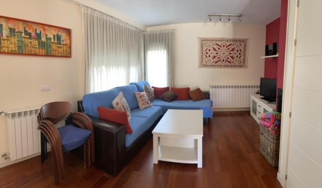 Chalet Adosado Entero, Bbq Y Piscina Comunitaria Sabiñánigo Eksteriør billede